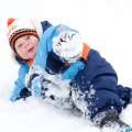 мальчик, ребенок, маленький, прогулка, зима, снег, валяется, комбинезон, шапочка